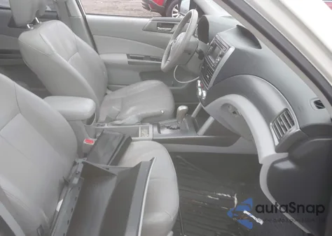 2011 Subaru Forester 2.5X Limited z USA, uszkodzony, nr VIN JF2SHAEC6BH727725